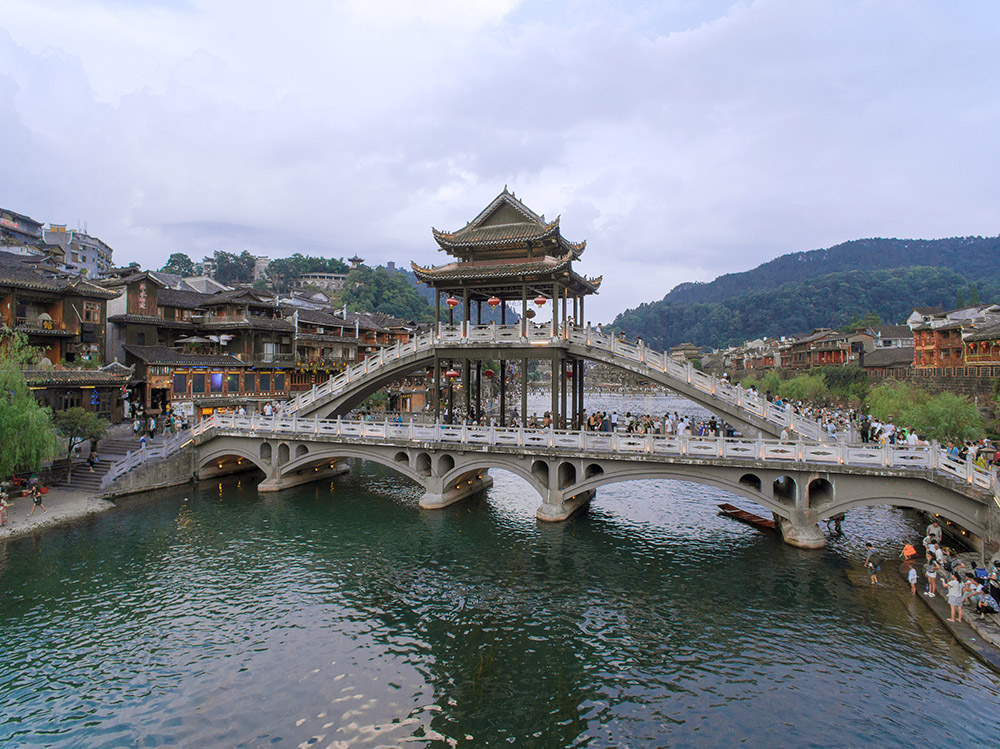 9.鳳凰風(fēng)、雪、雨、霧橋  配圖1.jpg